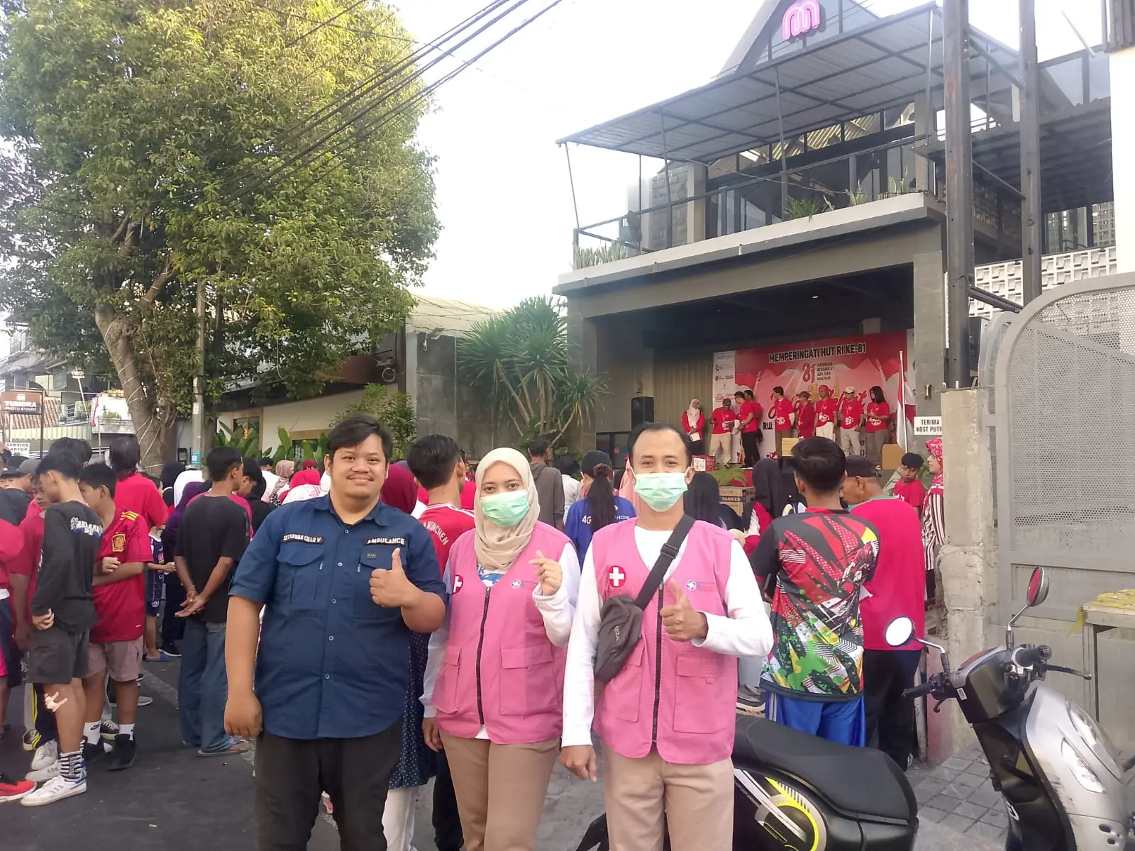 Tim Kesehatan RSU Brimedika mendukung kegiatan jalan sehat warga RW 05 Kelurahan Penanggungan